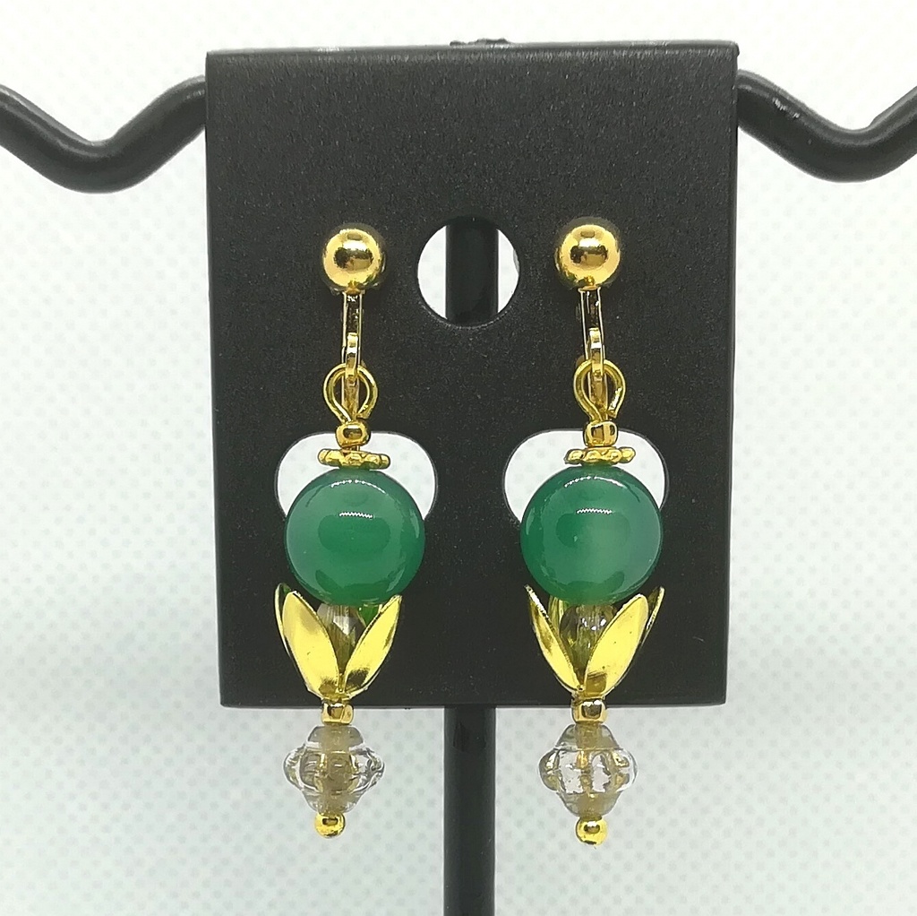 送料込=緑の天然石☆イヤリング(ピアスに変更可)