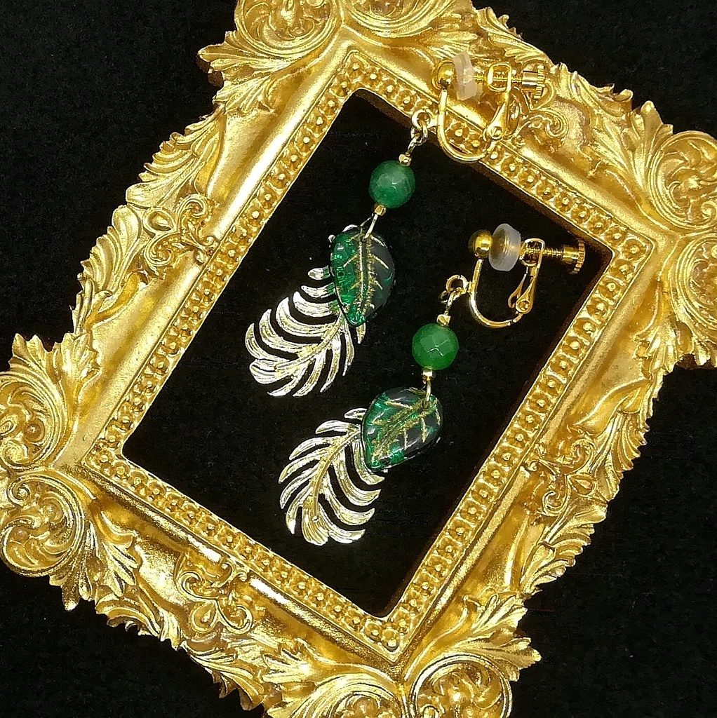 送料込=緑の天然石☆イヤリング(ピアスに変更可)