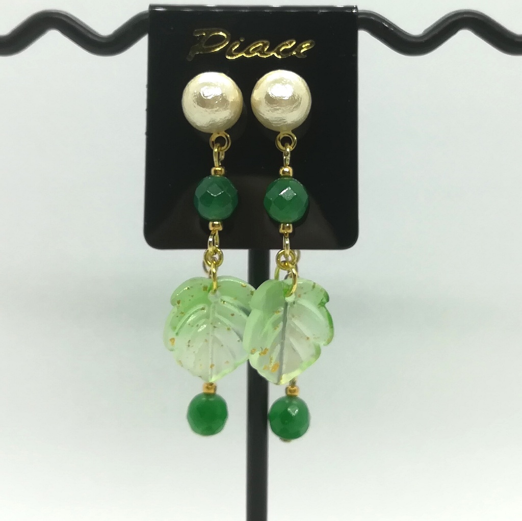 送料込=緑の天然石&コットンパール☆ピアス