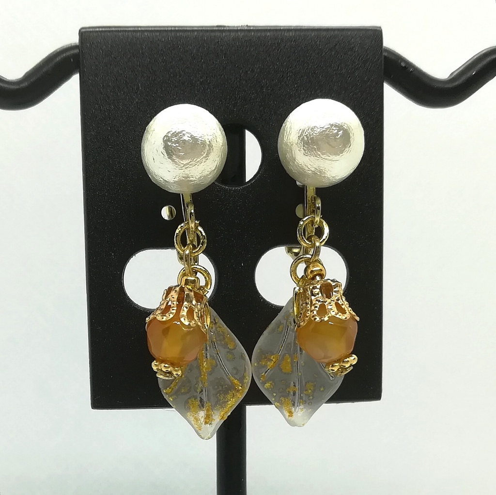 送料込=オレンジ色天然石&コットンパール☆イヤリング