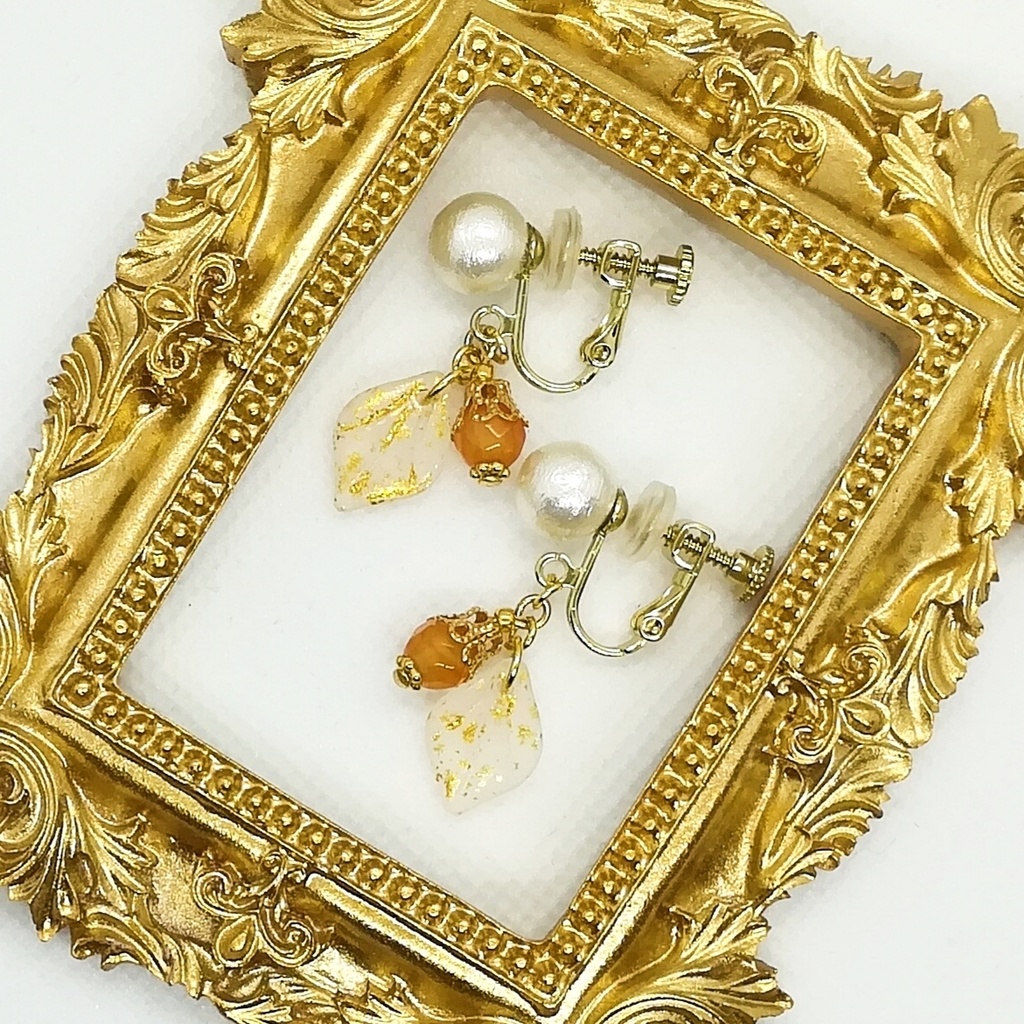 送料込=オレンジ色天然石&コットンパール☆イヤリング