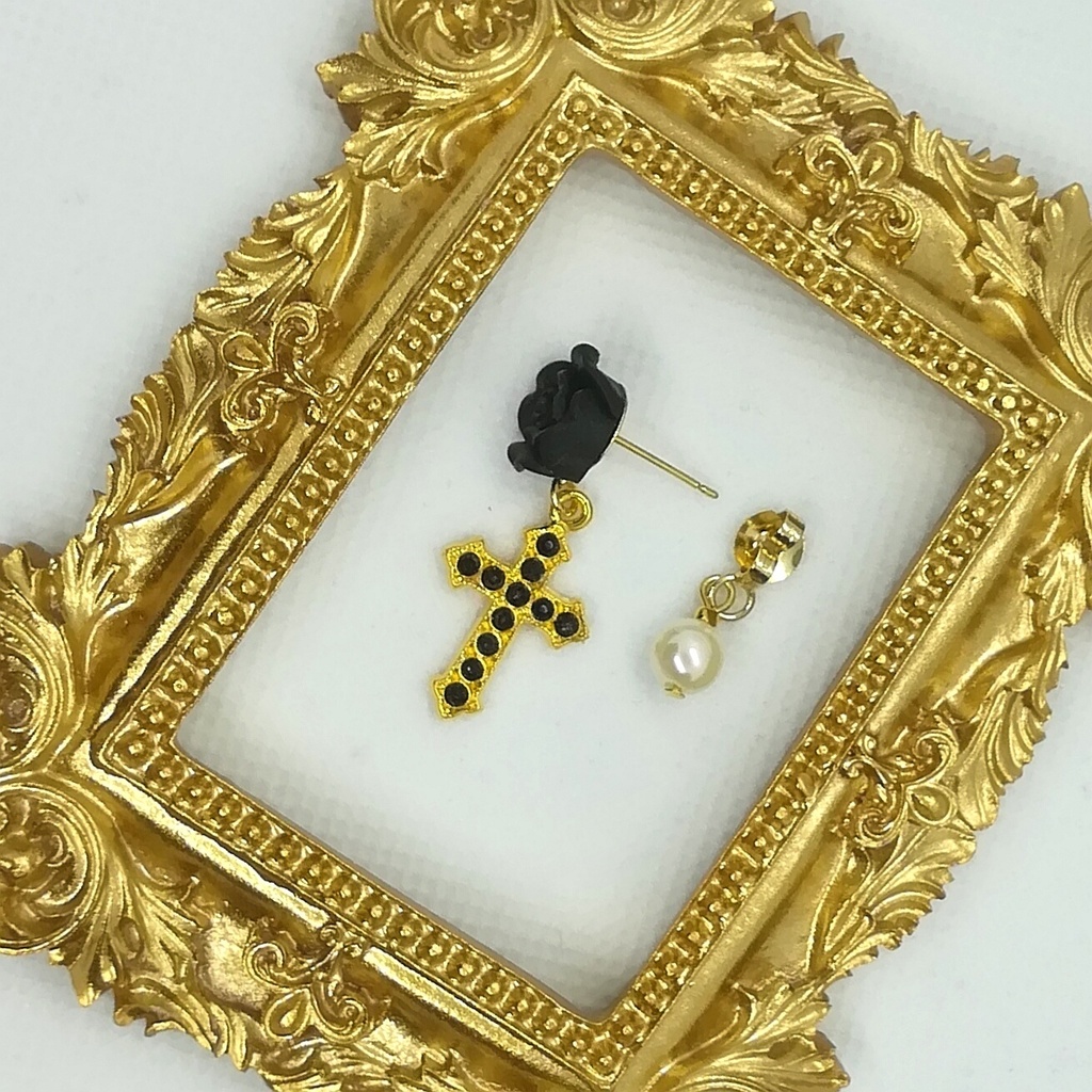 送料込=黒薔薇&クロス☆ピアス