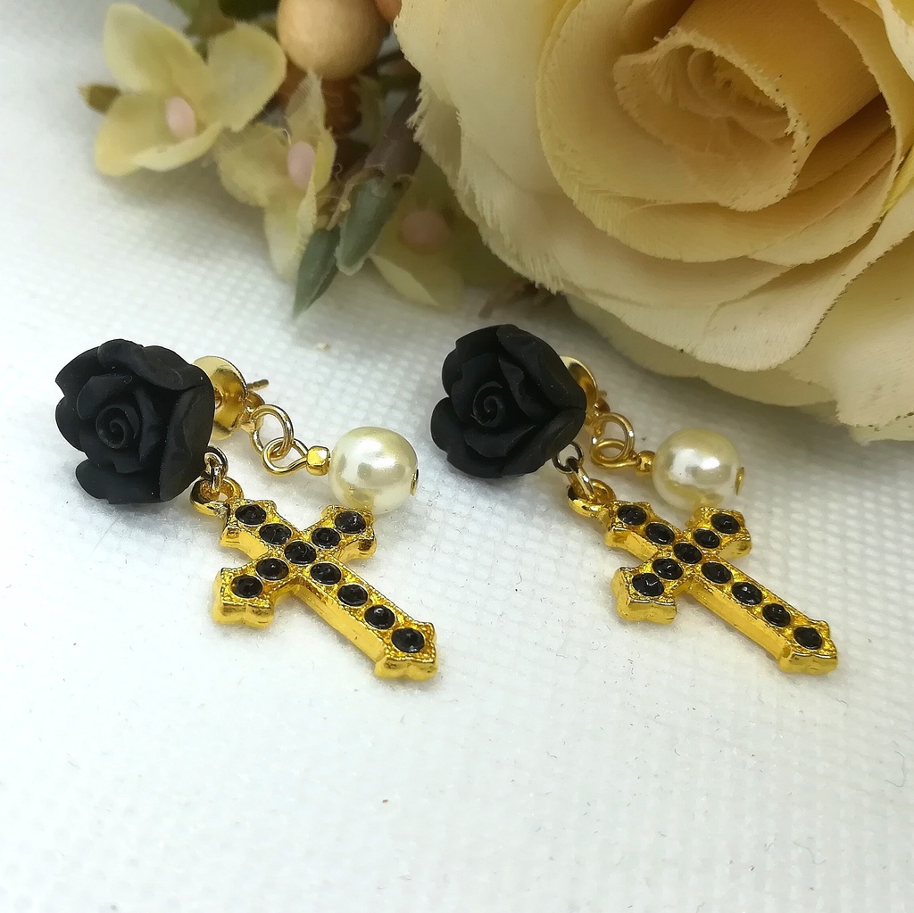 送料込=黒薔薇&クロス☆ピアス