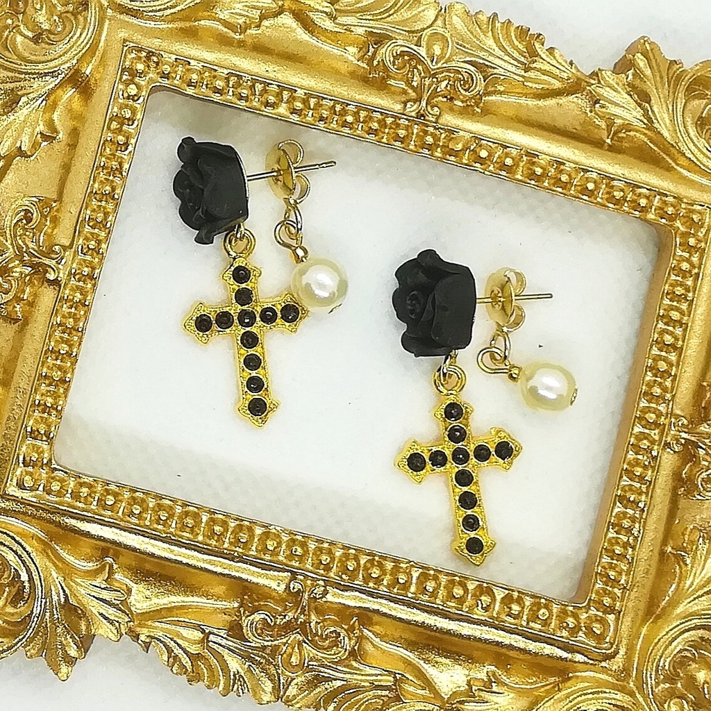 送料込=黒薔薇&クロス☆ピアス