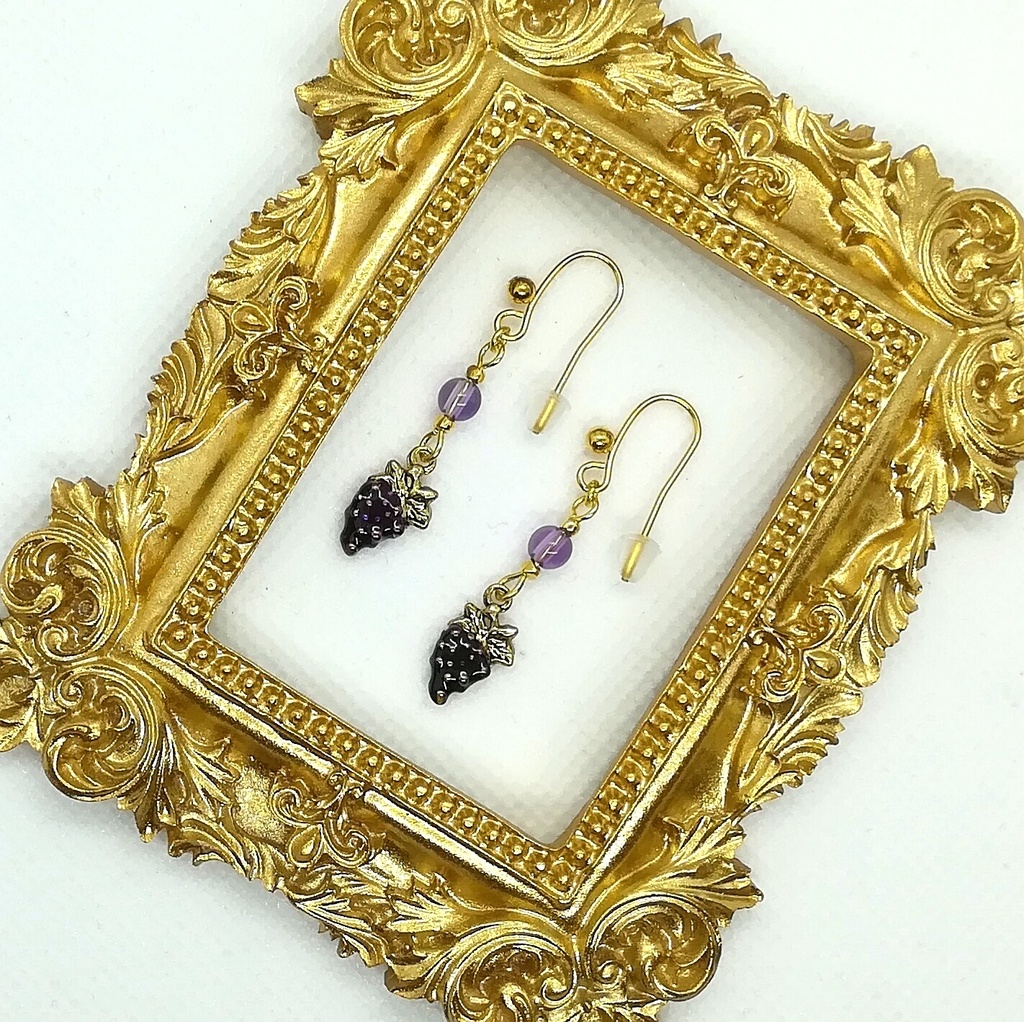 送料込=アメジスト&葡萄チャーム☆ピアス(イヤリングに変更可)