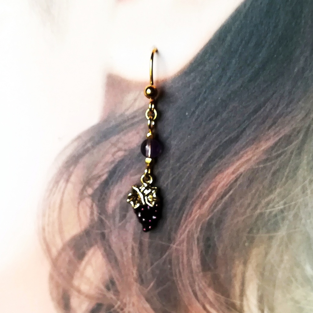 送料込=アメジスト&葡萄チャーム☆ピアス(イヤリングに変更可)