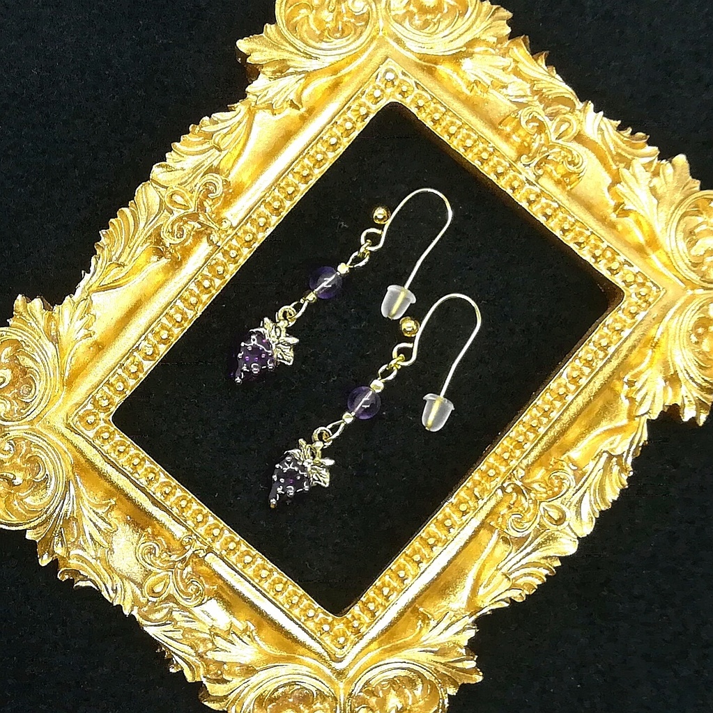 送料込=アメジスト&葡萄チャーム☆ピアス(イヤリングに変更可)