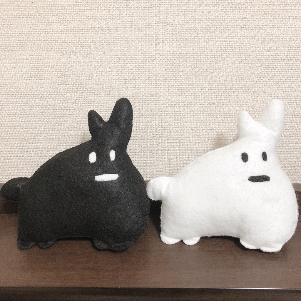 みみふたつうさぎ　ぬいぐるみ