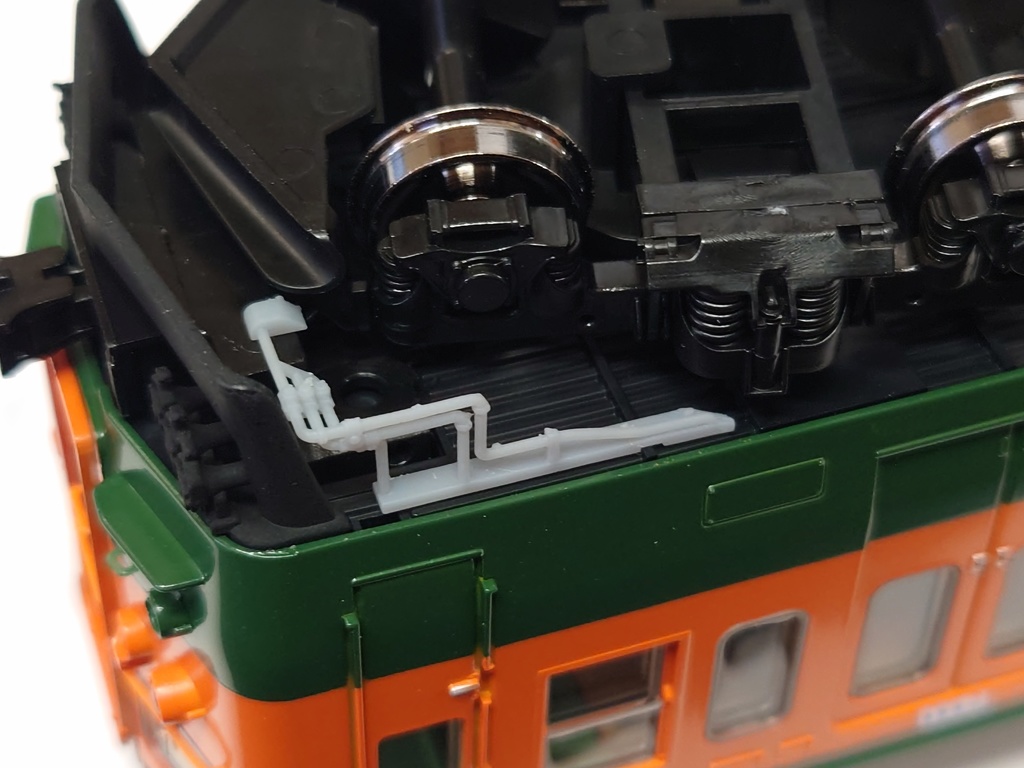 1/80 115系1000番台用車端配管パーツ