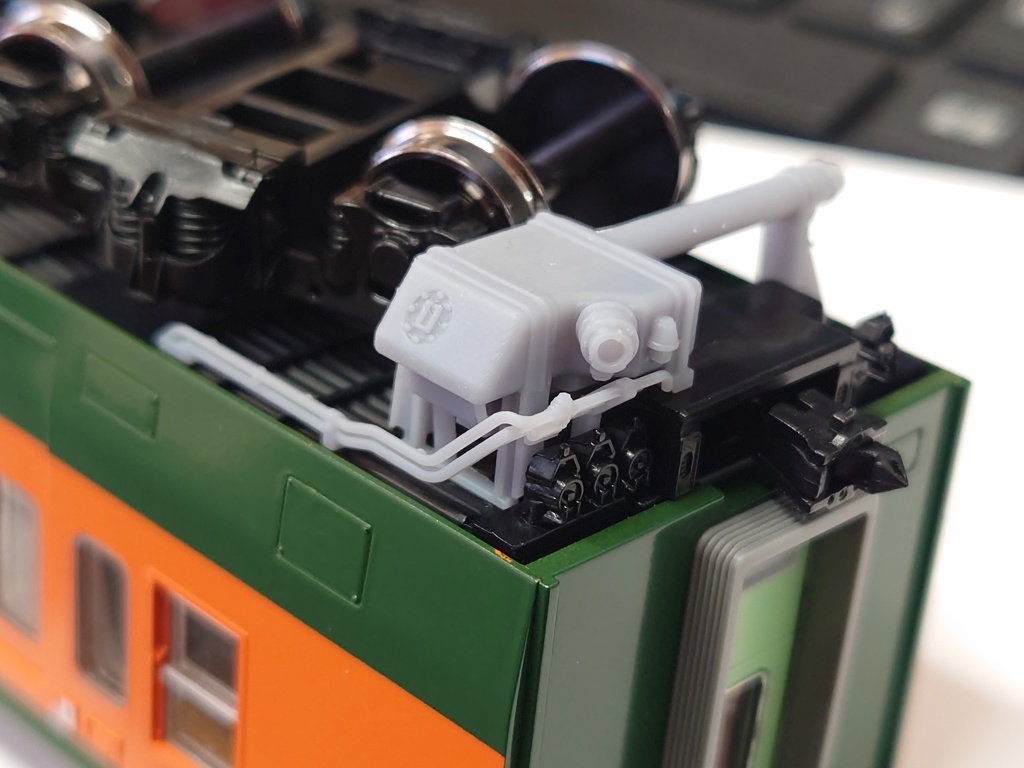 1/80 115系1000番台用車端配管パーツ