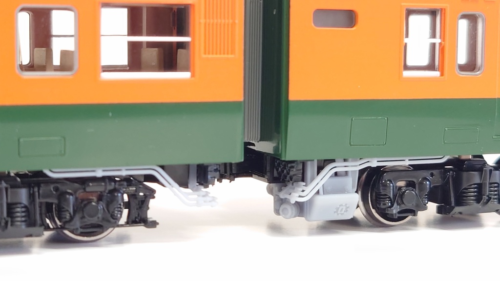 1/80 115系1000番台用車端配管パーツ