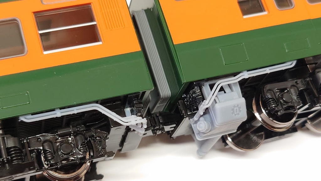 1/80 115系1000番台用車端配管パーツ