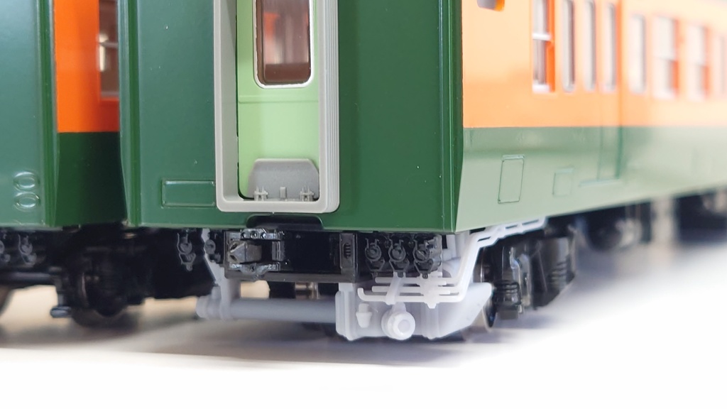 1/80 115系1000番台用車端配管パーツ