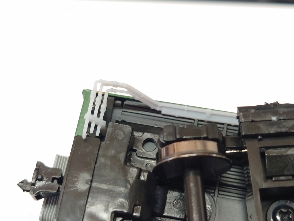 1/80 115系1000番台用車端配管パーツ