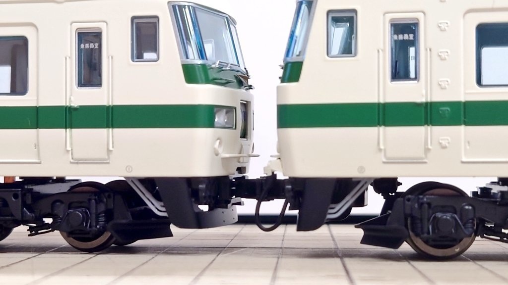 1/80 185系車端配管パーツ・トイレタンク