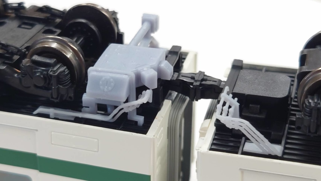 1/80 185系車端配管パーツ・トイレタンク