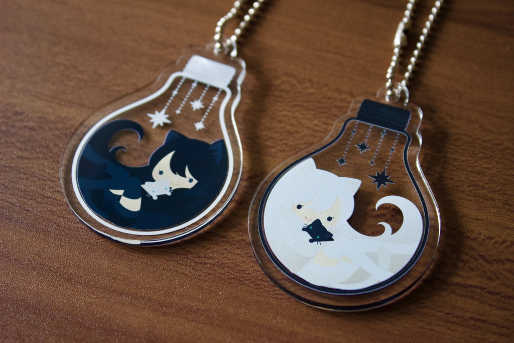 白猫と黒猫の両面アクリルキーホルダー