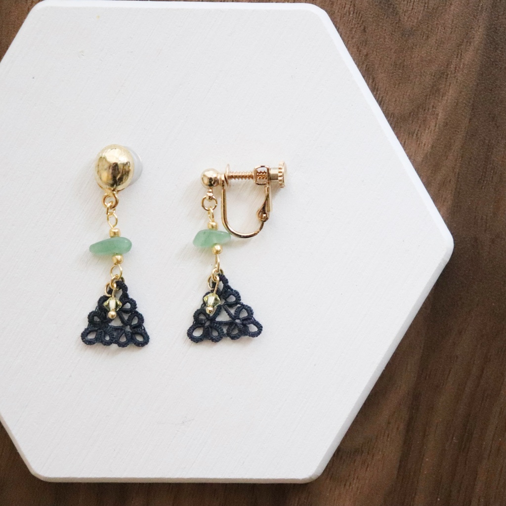 わんぱくと審神者のお揃いアクセサリー(にっかり青江)