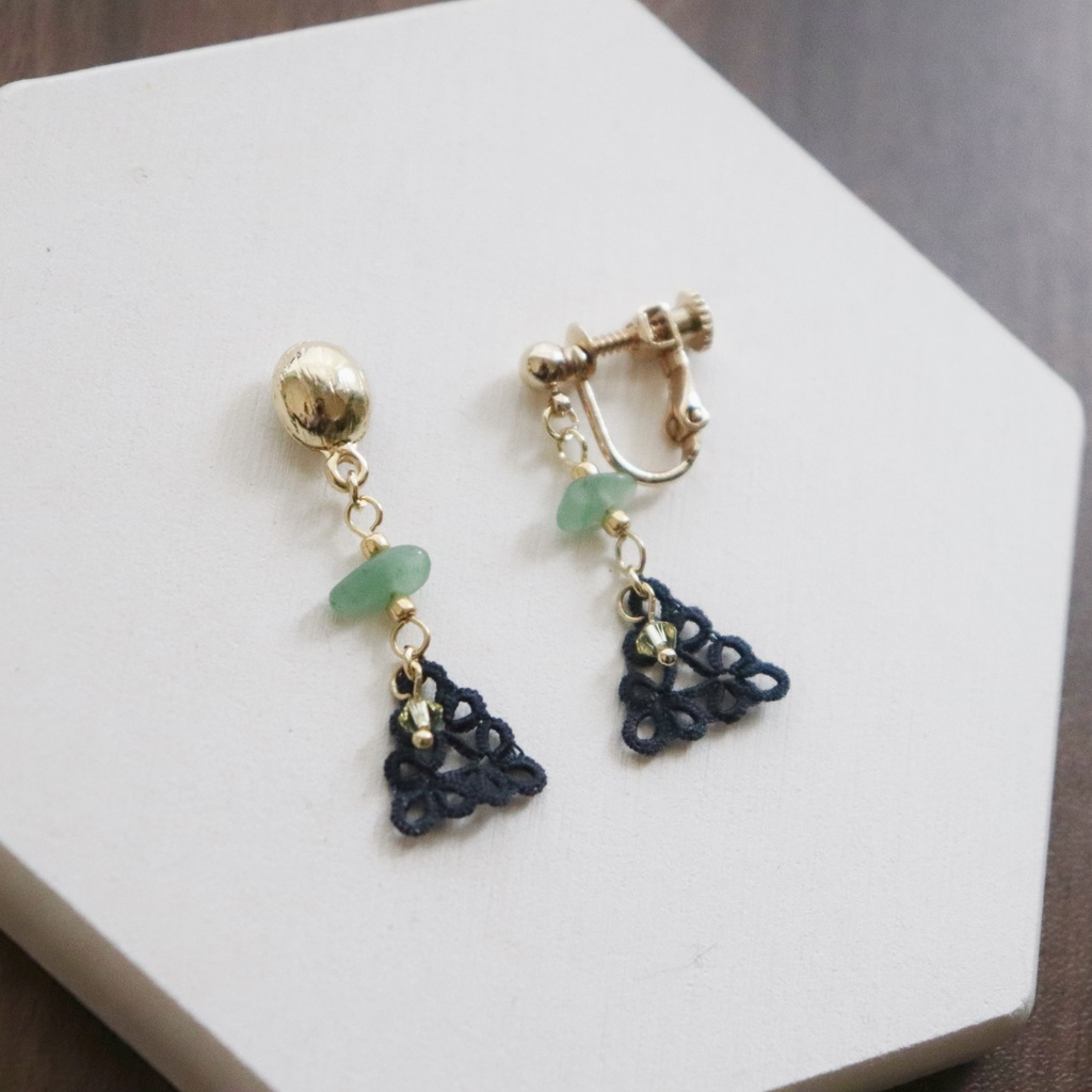 わんぱくと審神者のお揃いアクセサリー(にっかり青江)