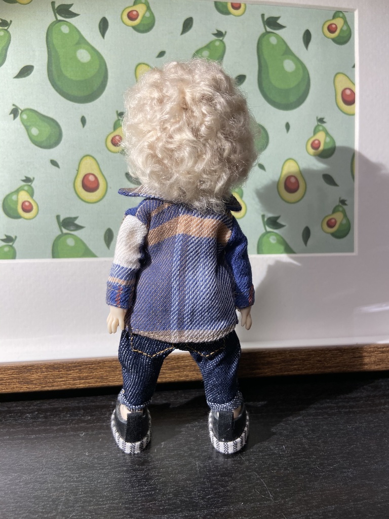 ピンクのavocadog Tシャツとシャツとデニム