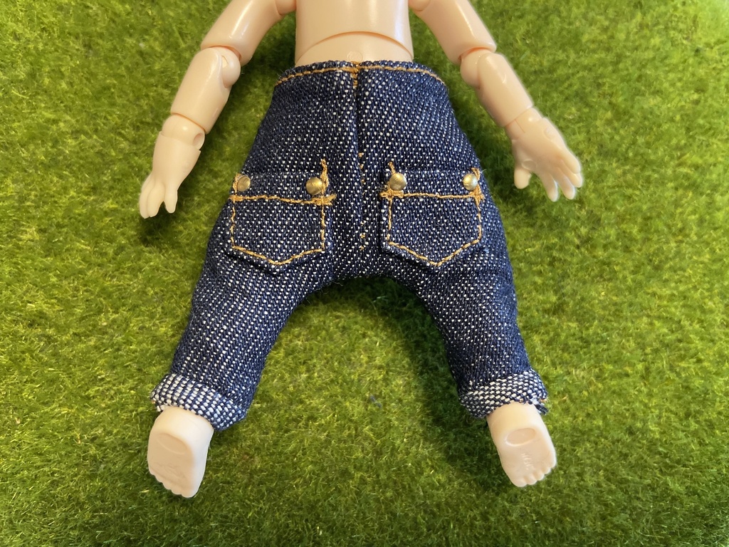 ブルーデニムパンツ