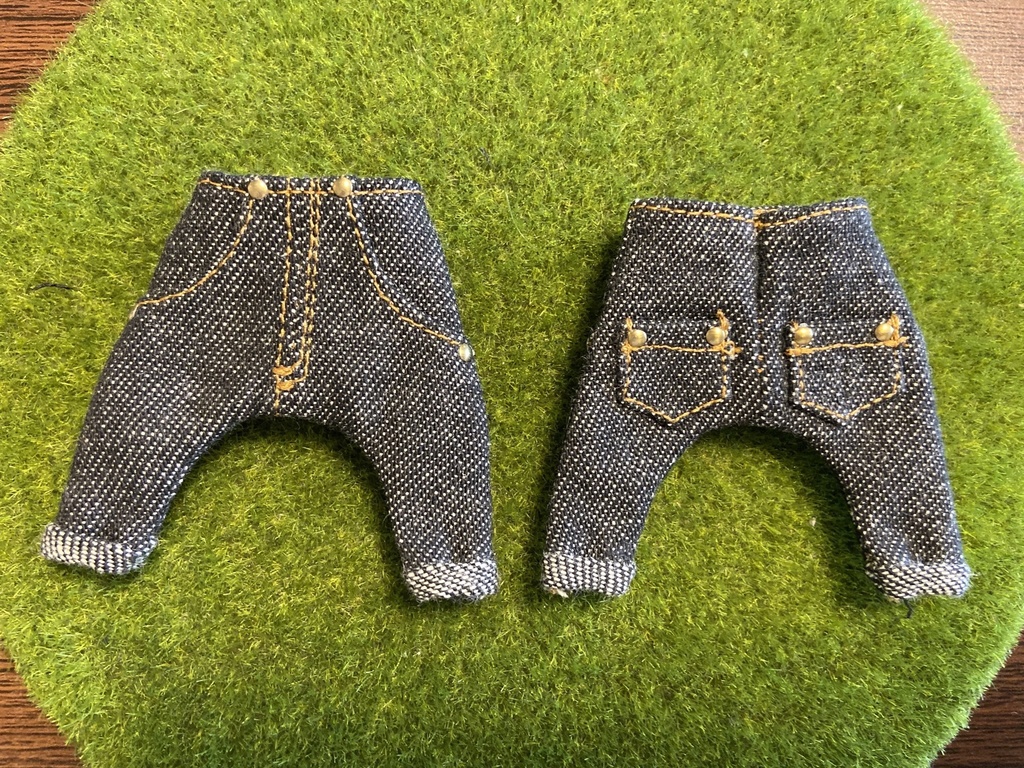 ブラックデニムパンツ