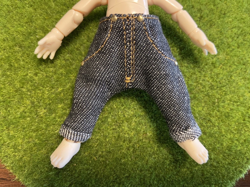 ブラックデニムパンツ