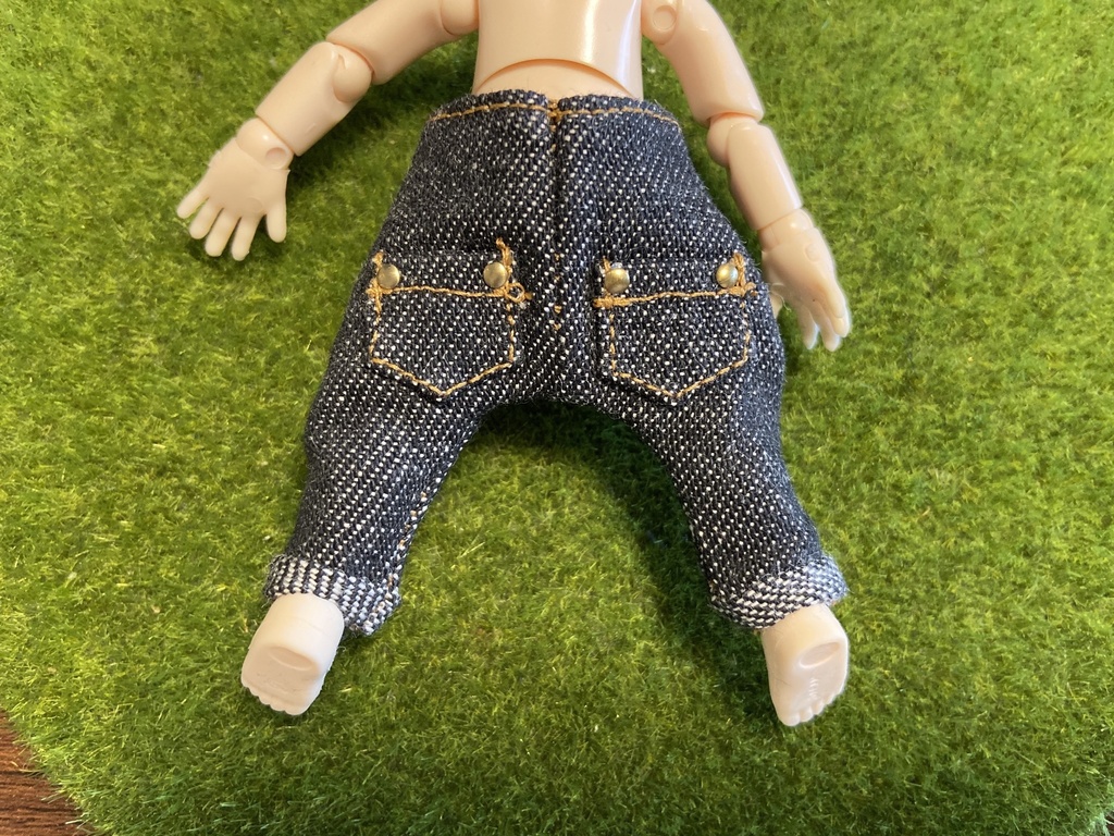 ブラックデニムパンツ