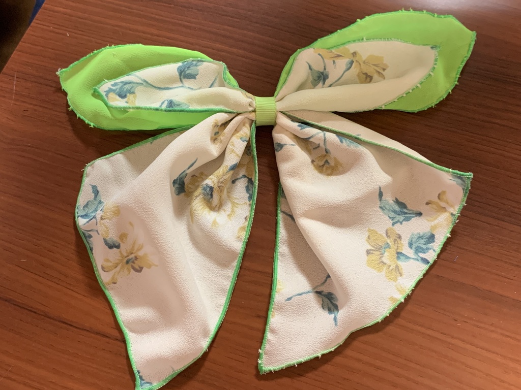 シフォン生地のリボン