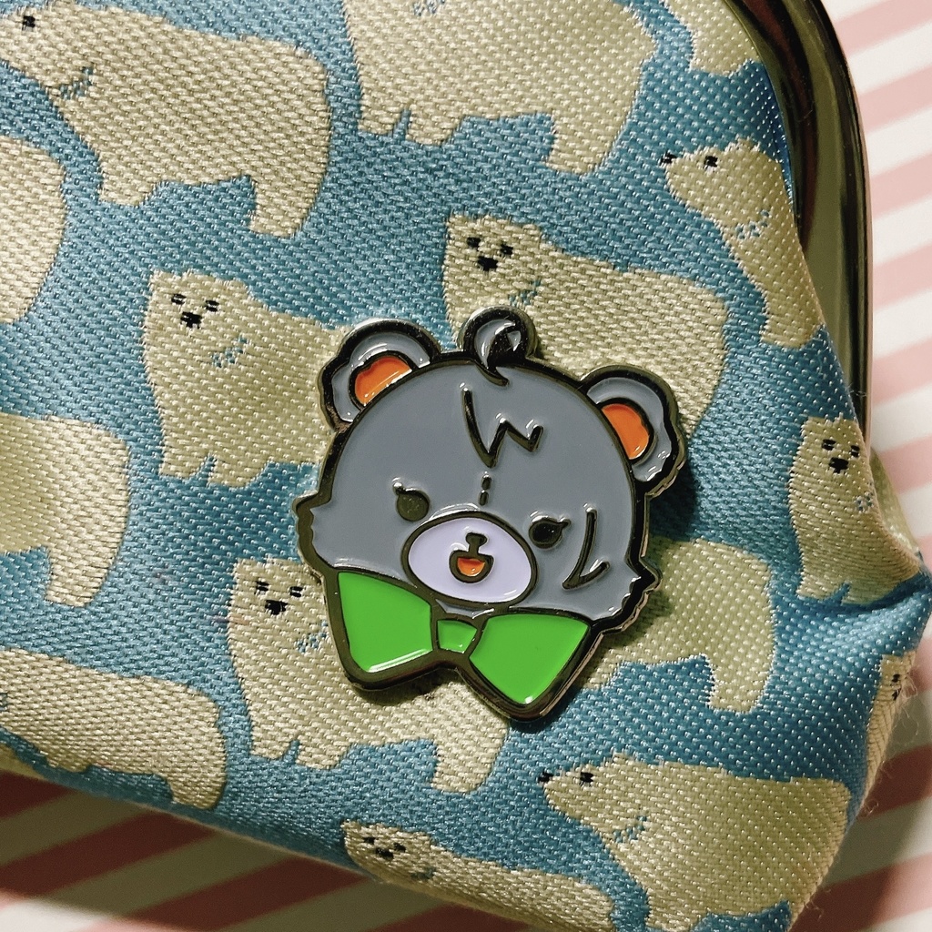 レーリベア ピンバッジ