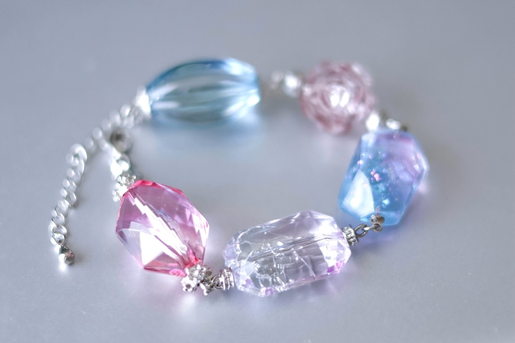 そらいろジュエルと手染めビーズのブレスレット