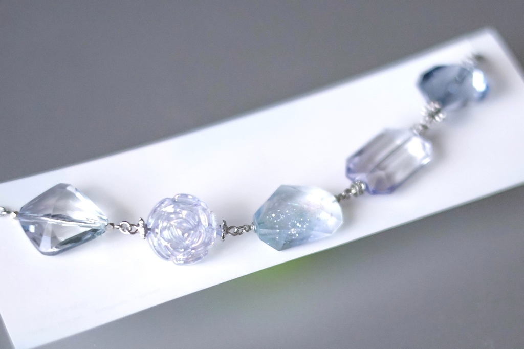 そらいろジュエルと手染めビーズのブレスレット