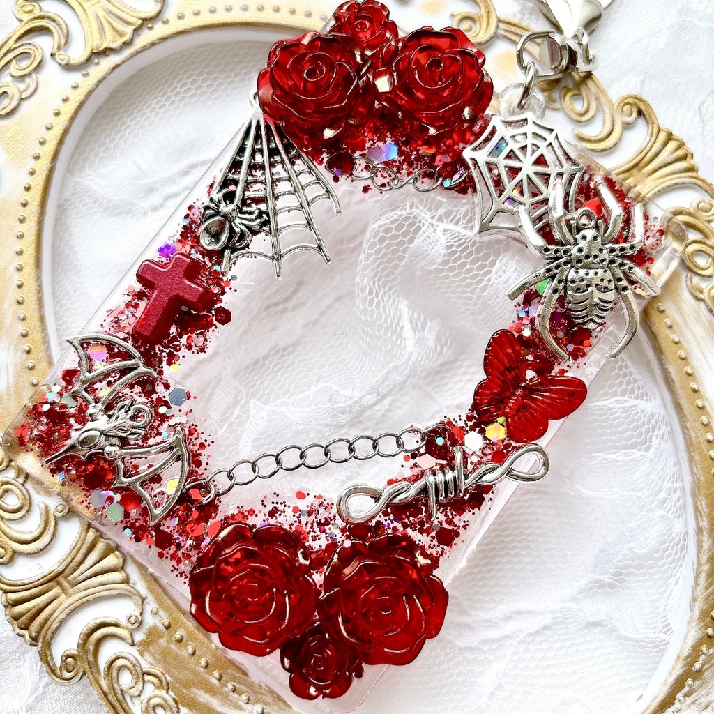 硬質トレカケース トレカケースデコ キーホルダー 赤 ゴシック