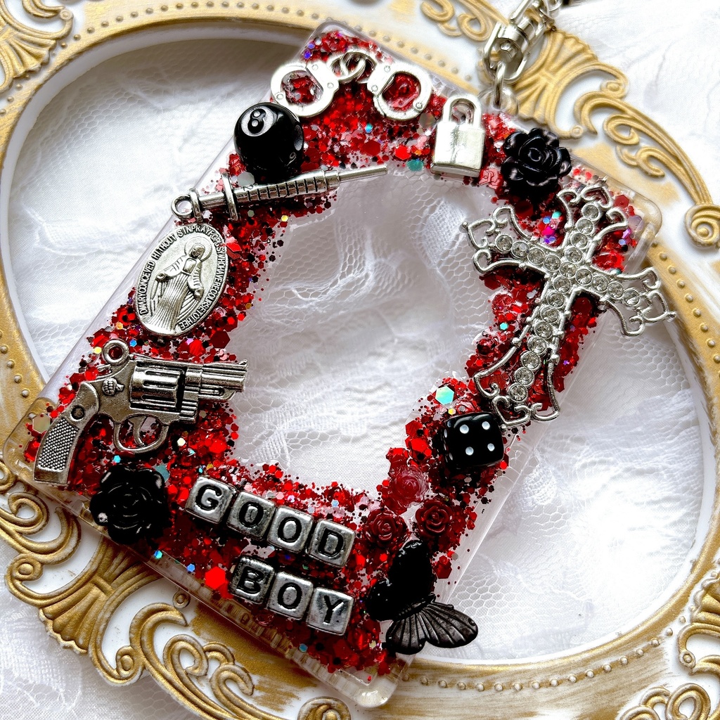 送料込み♡ 硬質トレカケース トレカケースデコ 赤 ゴシック トレカケースキーホルダー