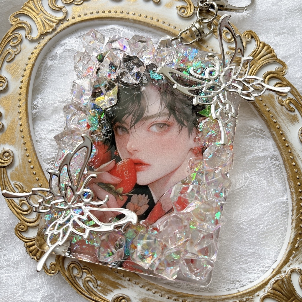 送料込み♡ 硬質トレカケース トレカケースデコ キラキラ ゴシック トレカケースキーホルダー 透明感