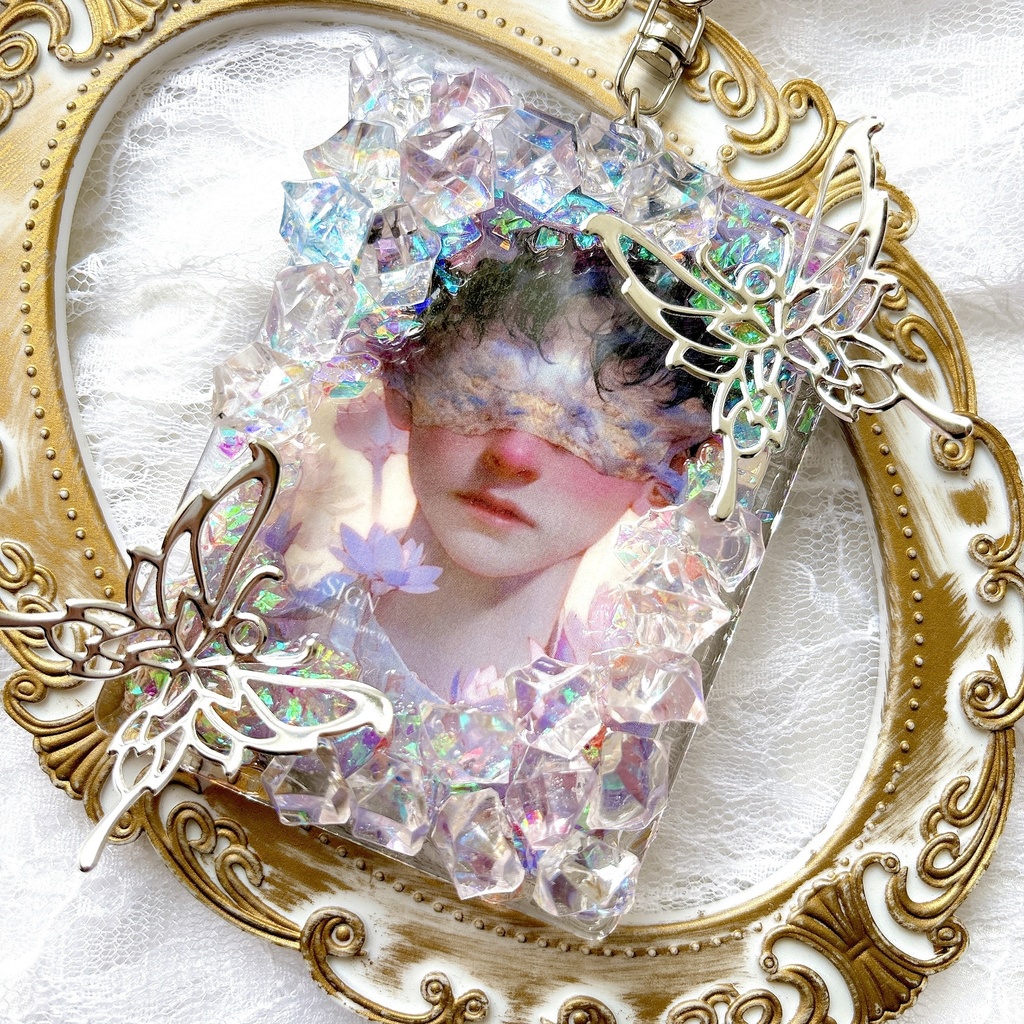 送料込み♡ 硬質トレカケース トレカケースデコ キラキラ ゴシック トレカケースキーホルダー 透明感