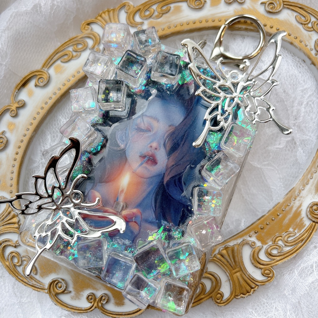 送料込み♡ 硬質トレカケース キラキラ 透明感 トレカケースキーホルダー