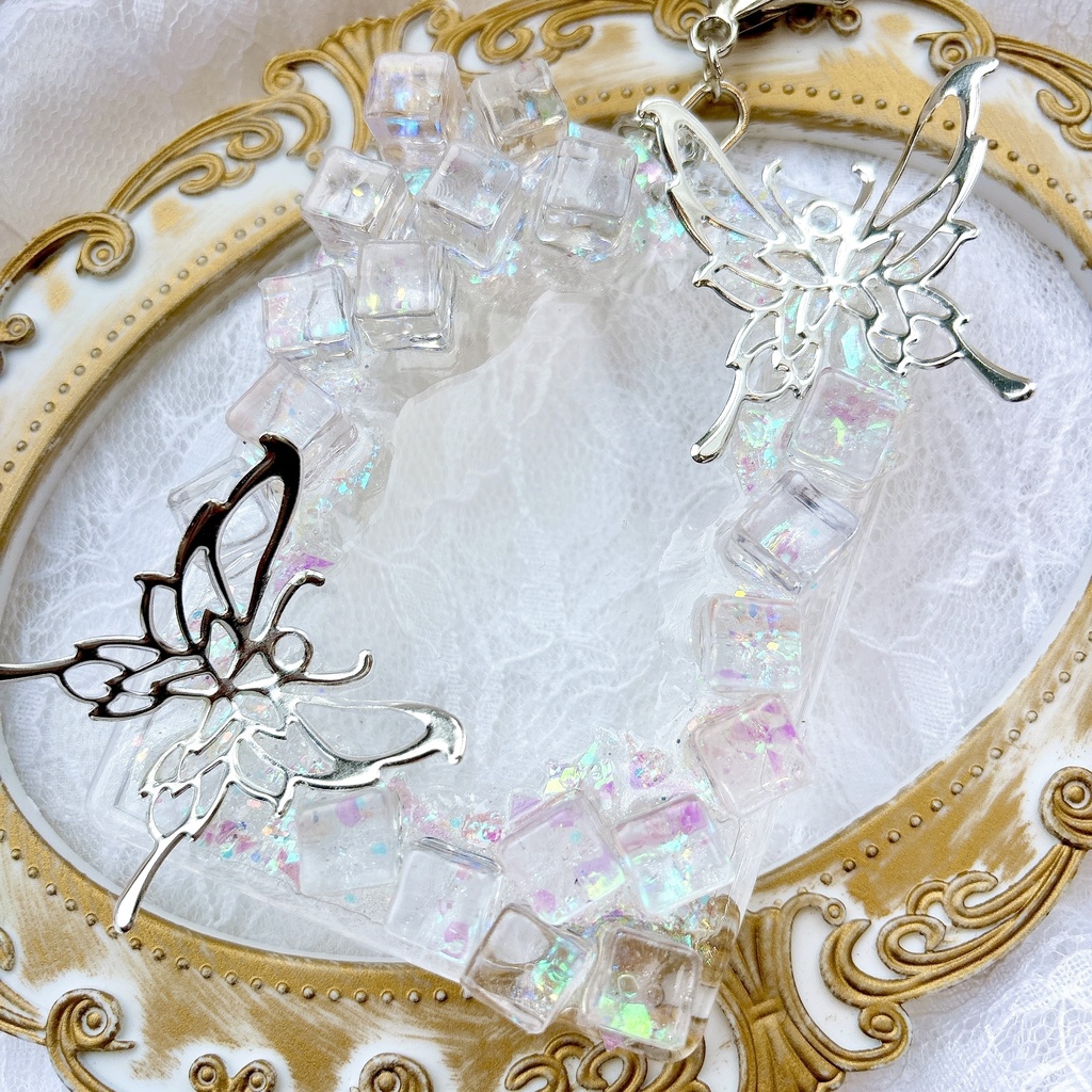 送料込み♡ 硬質トレカケース キラキラ 透明感 トレカケースキーホルダー