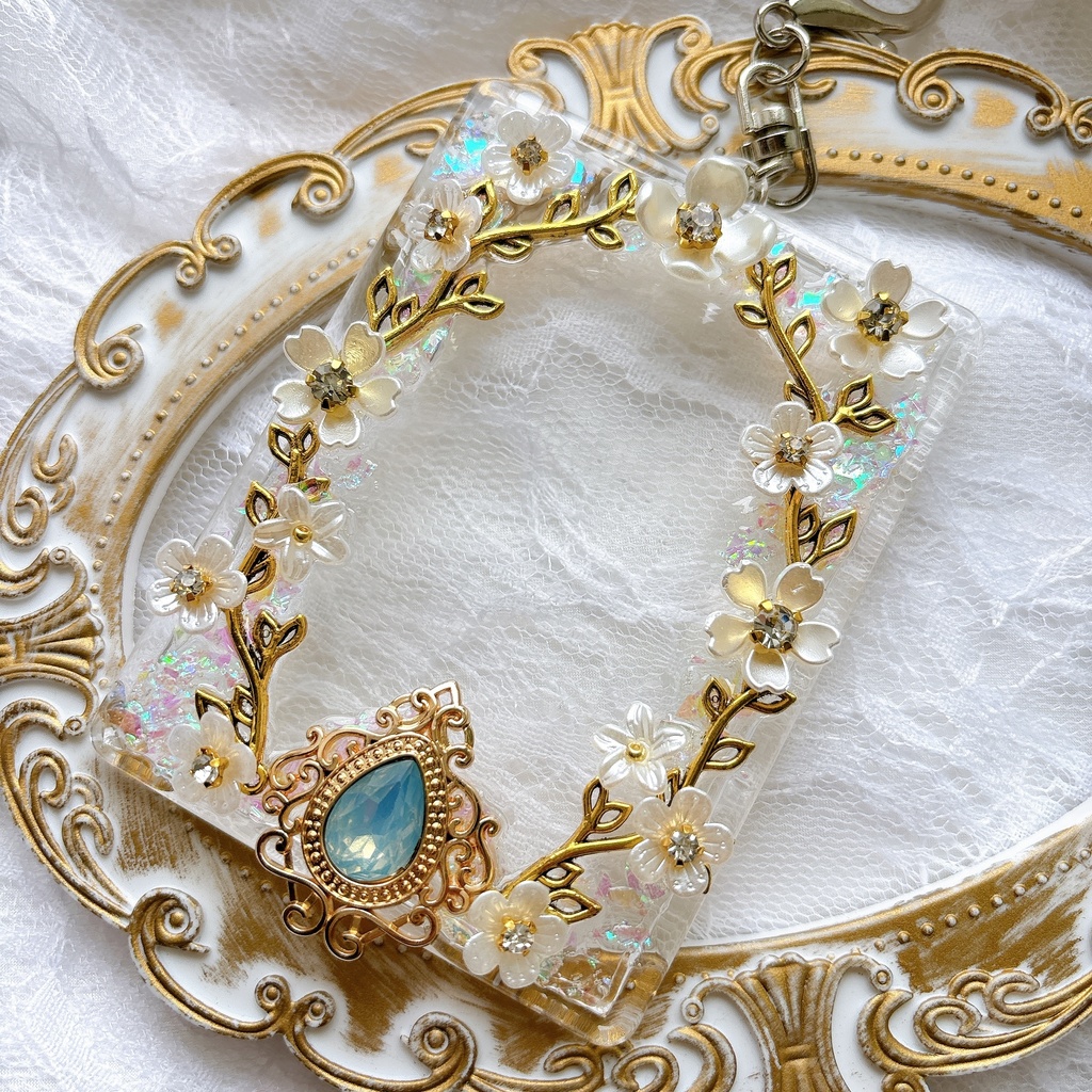 送料込み♡ 硬質トレカケース トレカケースデコ キラキラ キーホルダー ゴシック  透明感