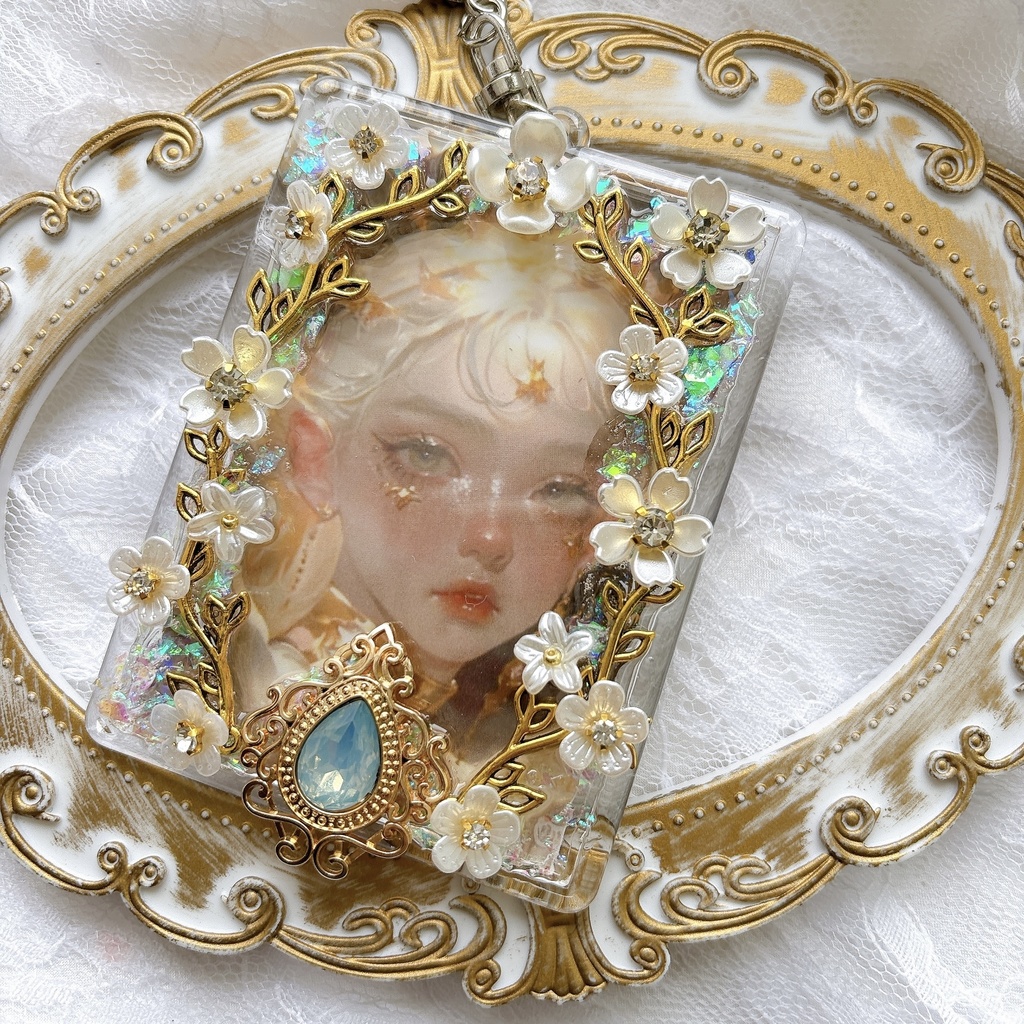 送料込み♡ 硬質トレカケース トレカケースデコ キラキラ キーホルダー ゴシック  透明感