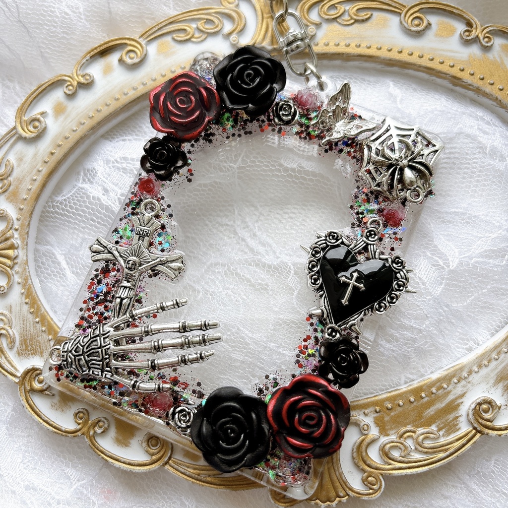 送料込み♡ 硬質トレカケース トレカケースデコ キラキラ キーホルダー ゴシック 透明感