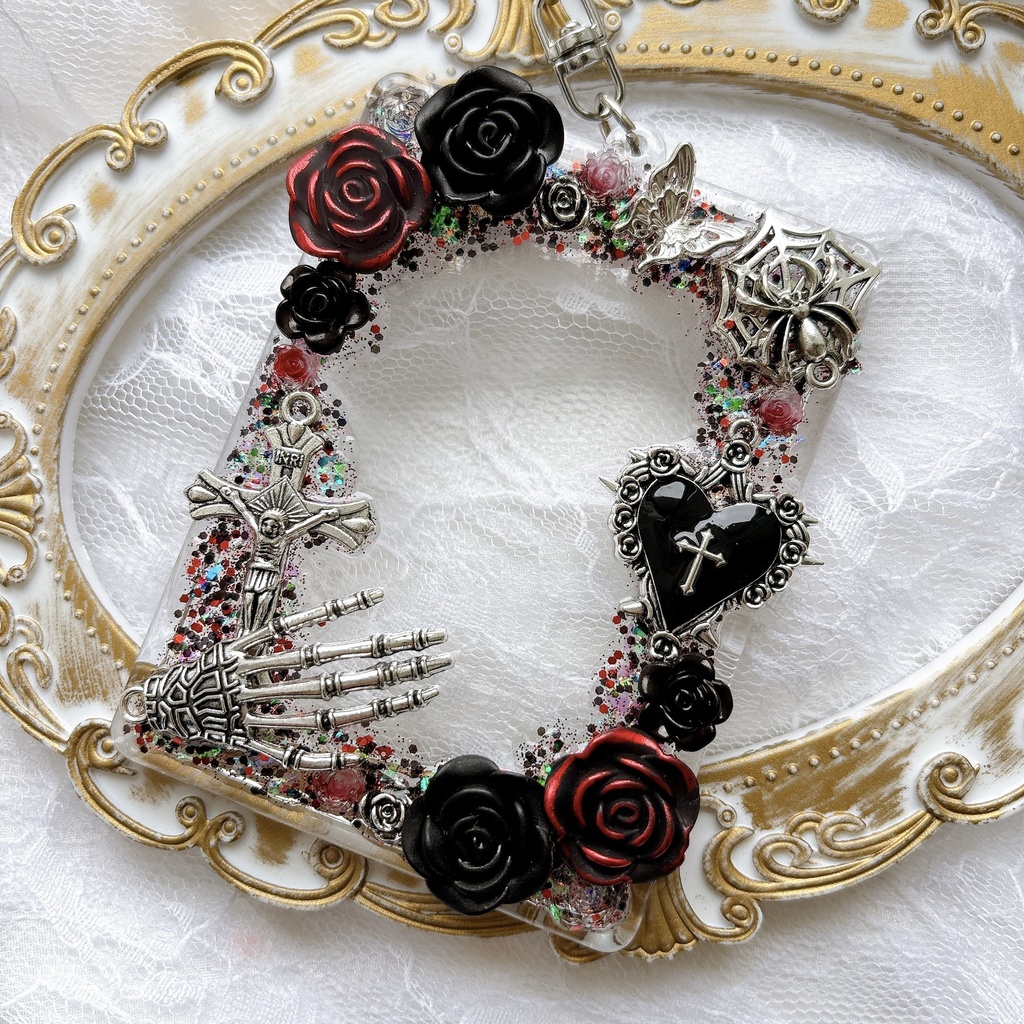 送料込み♡ 硬質トレカケース トレカケースデコ キラキラ キーホルダー ゴシック 透明感