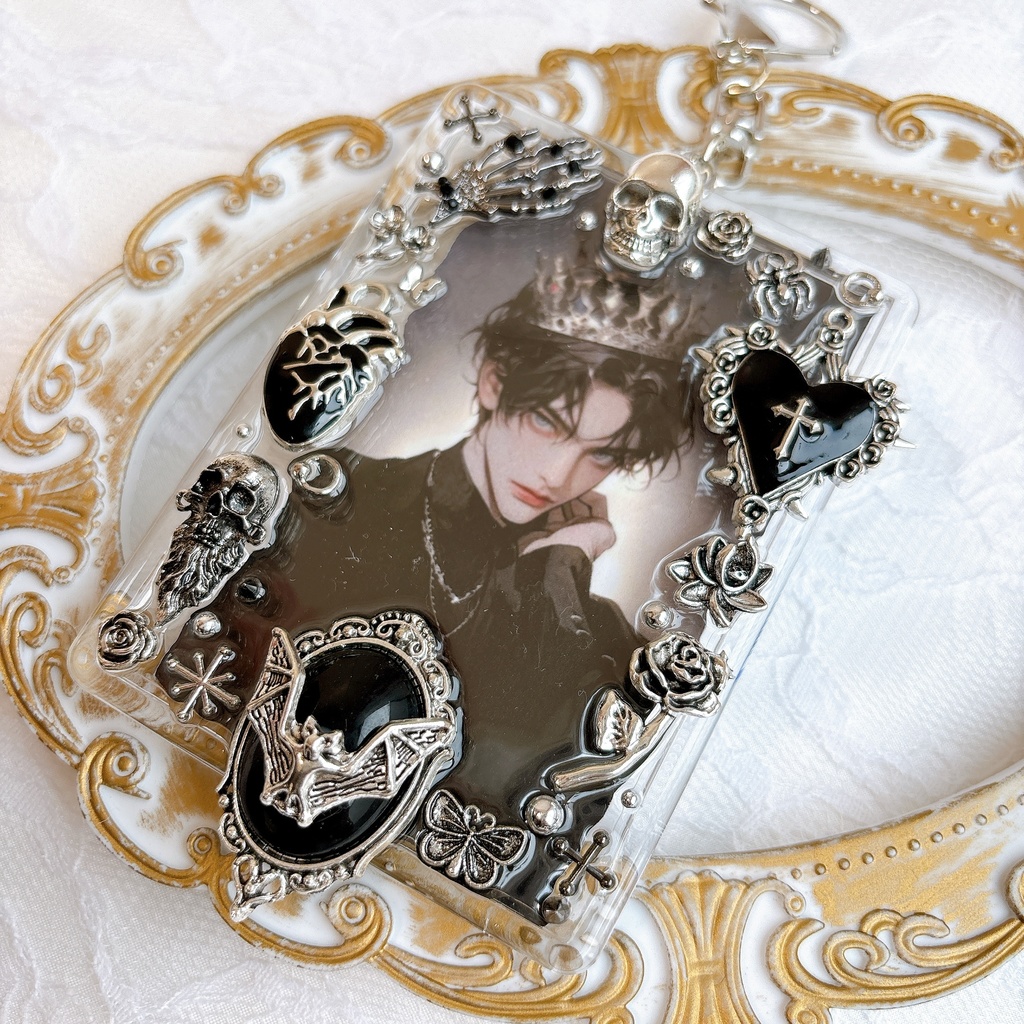 送料込み♡ 硬質トレカケース トレカケースデコ キラキラ キーホルダー ゴシック 透明感 黒 ハロウィン