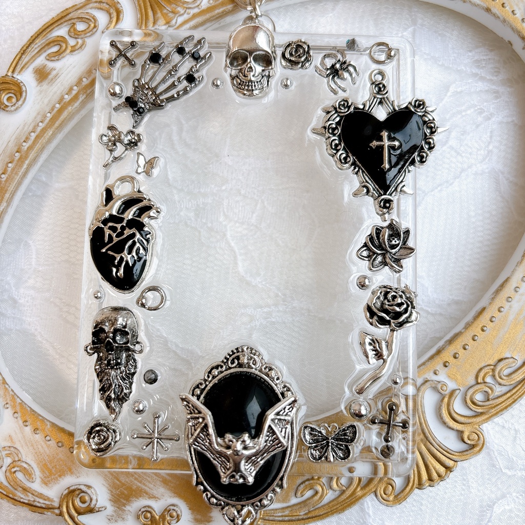 送料込み♡ 硬質トレカケース トレカケースデコ キラキラ キーホルダー ゴシック 透明感 黒 ハロウィン