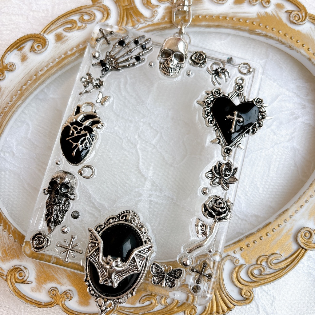 送料込み♡ 硬質トレカケース トレカケースデコ キラキラ キーホルダー ゴシック 透明感 黒 ハロウィン