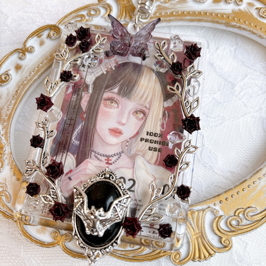 送料込み♡ 硬質トレカケース トレカケースデコ キラキラ キーホルダー ゴシック 透明感 黒 ハロウィン