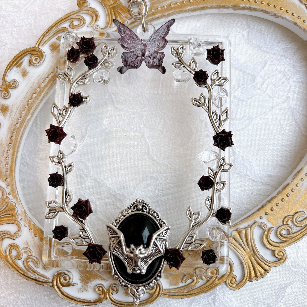 送料込み♡ 硬質トレカケース トレカケースデコ キラキラ キーホルダー ゴシック 透明感 黒 ハロウィン