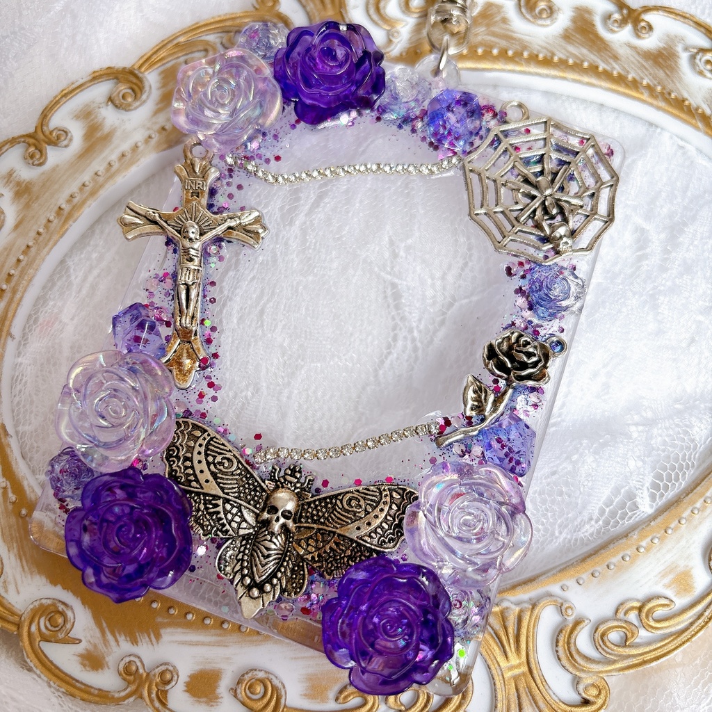送料込み ♡ 硬質トレカケース トレカケースデコ ゴシック キラキラ 紫 薔薇 十字架