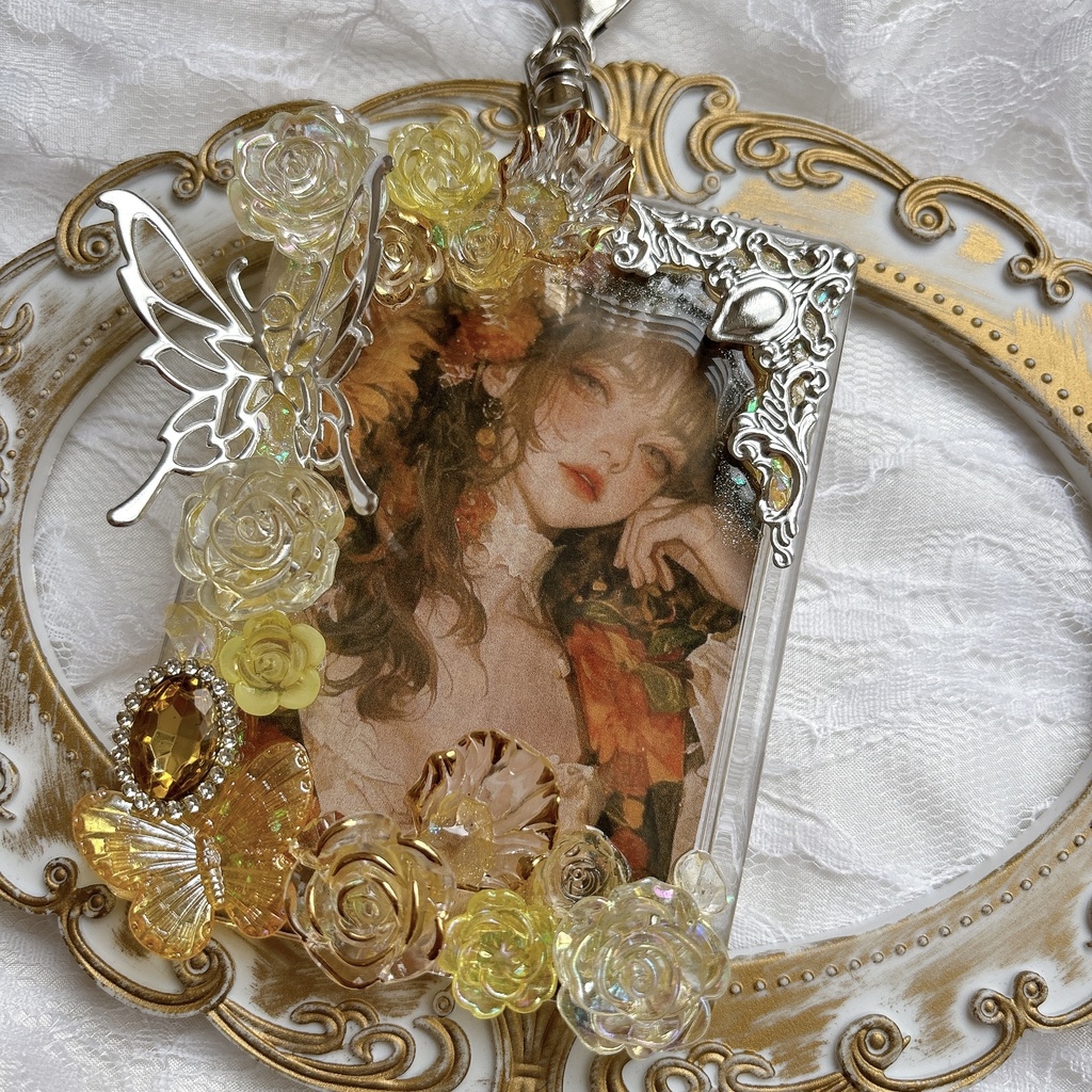 送料込み♡ トレカケース トレカケースデコ キーホルダー 可愛い ゴシック 黄色