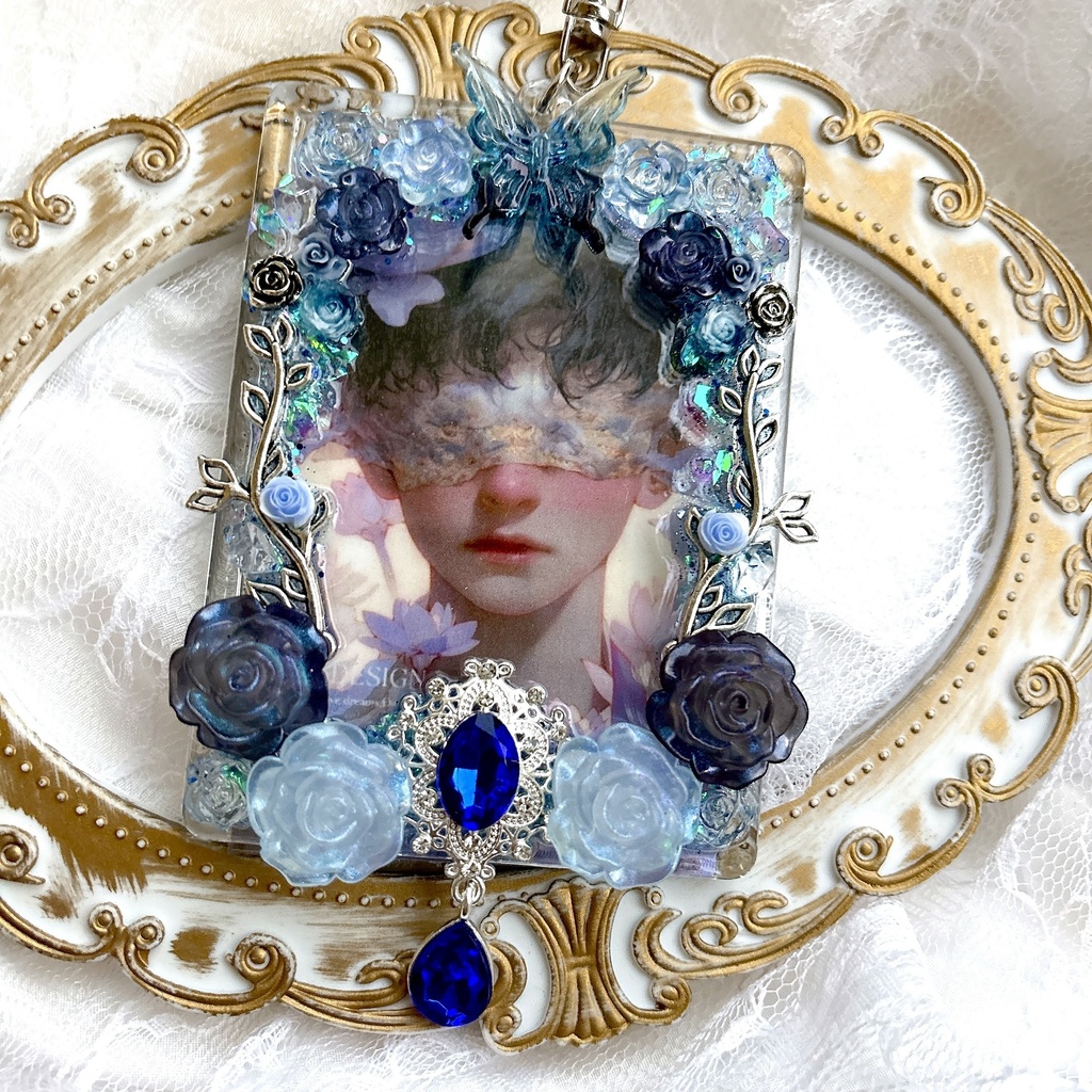 送料込み♡ 硬質トレカケース トレカケース デコ キラキラ 青 ゴシック